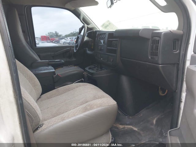 Chevrolet Express 2500 Work Van 2016 1GCWGAFF6G1339051 Image 5