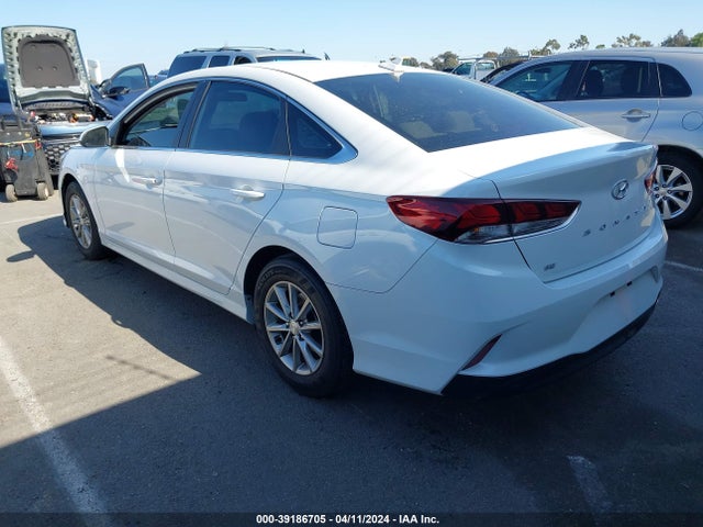 Hyundai SONATA SE 2018 5NPE24AF0JH704083 Image 3