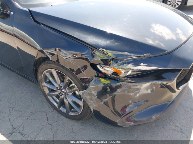 Mazda Mazda3 Preferred Package 2019 JM1BPAMM6K1136881 Image 17