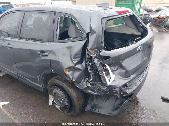 JF2SKAAC1NH495398 Subaru Forester