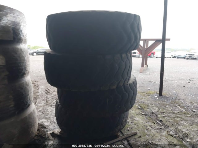 Aukcja sprzedaży 2019 20.5r25 Tires, vin: 99999999999999999, numer aukcji: 39187726