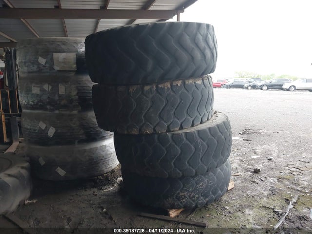 Aukcja sprzedaży 2019 20.5r25 Tires, vin: 99999999999999999, numer aukcji: 39187726