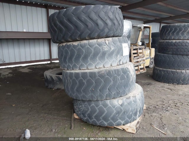 Aukcja sprzedaży 2019 20.5r25 Tires, vin: 99999999999999999, numer aukcji: 39187726
