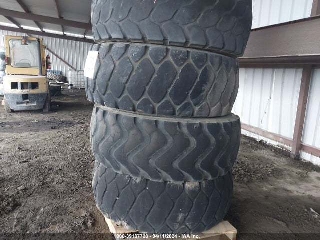 Aukcja sprzedaży 2019 20.5r25 Tires, vin: 99999999999999999, numer aukcji: 39187728
