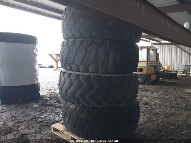 Aukcja sprzedaży 2019 20.5r25 Tires, vin: 99999999999999999, numer aukcji: 39187728