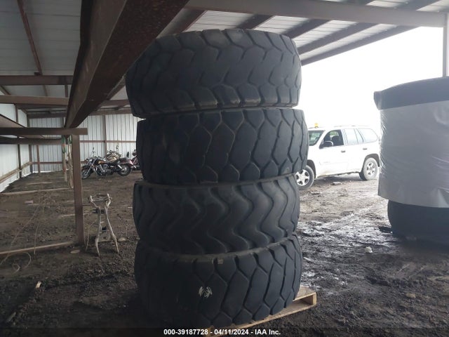 Aukcja sprzedaży 2019 20.5r25 Tires, vin: 99999999999999999, numer aukcji: 39187728
