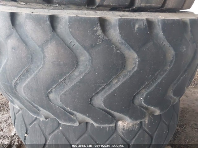 Aukcja sprzedaży 2019 20.5r25 Tires, vin: 99999999999999999, numer aukcji: 39187728