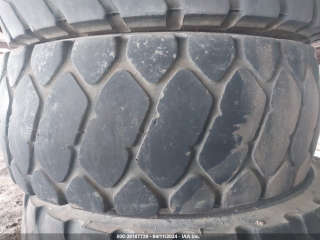 Aukcja sprzedaży 2019 20.5r25 Tires, vin: 99999999999999999, numer aukcji: 39187728