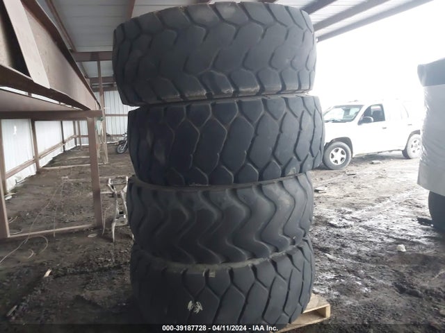 Aukcja sprzedaży 2019 20.5r25 Tires, vin: 99999999999999999, numer aukcji: 39187728