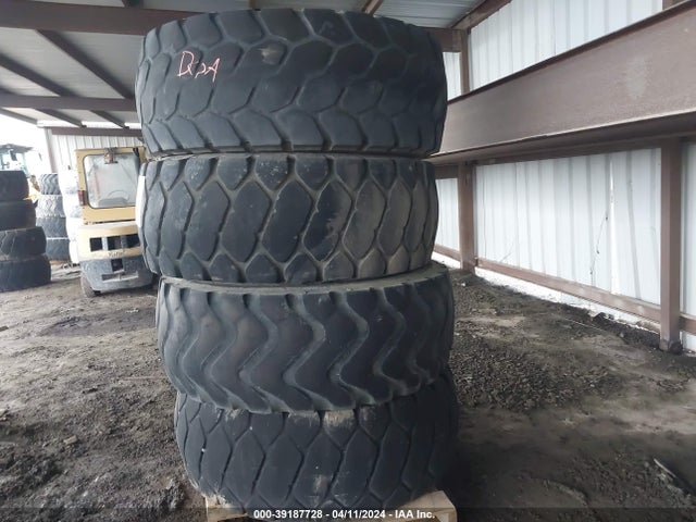 Aukcja sprzedaży 2019 20.5r25 Tires, vin: 99999999999999999, numer aukcji: 39187728