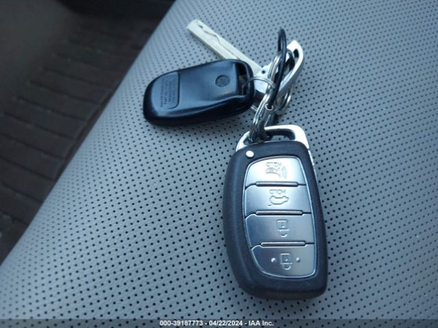 KM8J3CA28GU167976 Hyundai Tucson Limited