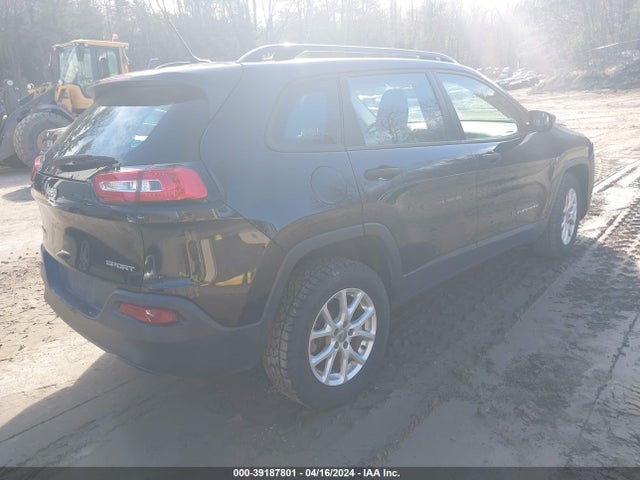 1C4PJMAB5FW774561 Jeep Cherokee Sport