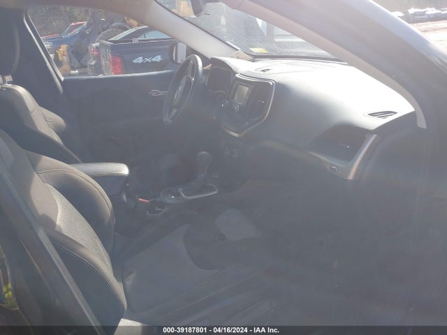 1C4PJMAB5FW774561 Jeep Cherokee Sport