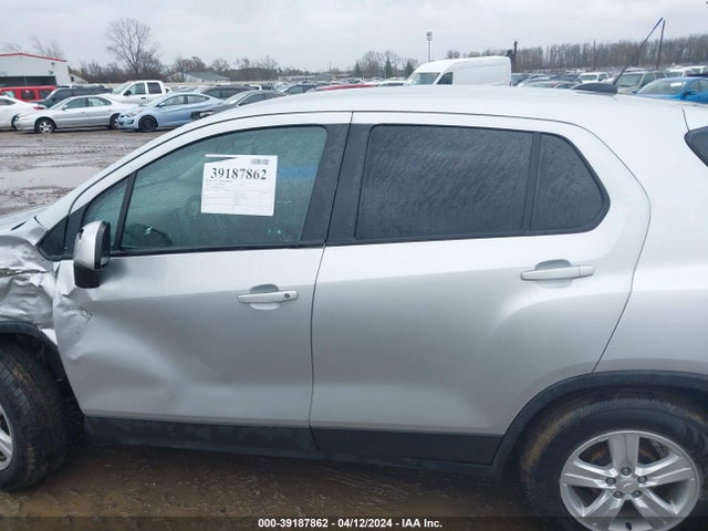 Chevrolet TRAX LS 2019 3GNCJKSB9KL371658 Image 14