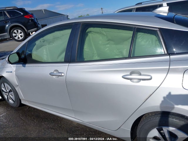 Toyota Prius Four 2018 JTDKARFUXJ3059738 Image 13