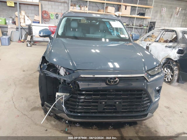 Toyota Grand Highlander Limited 2024 5TDAAAB54RS017183 Image 12