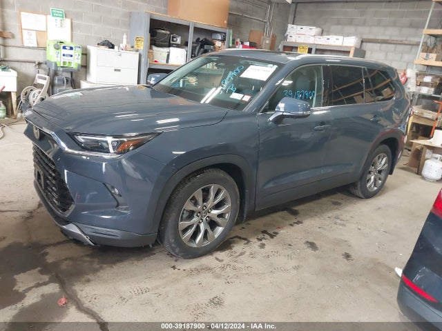 Toyota Grand Highlander Limited 2024 5TDAAAB54RS017183 Image 2