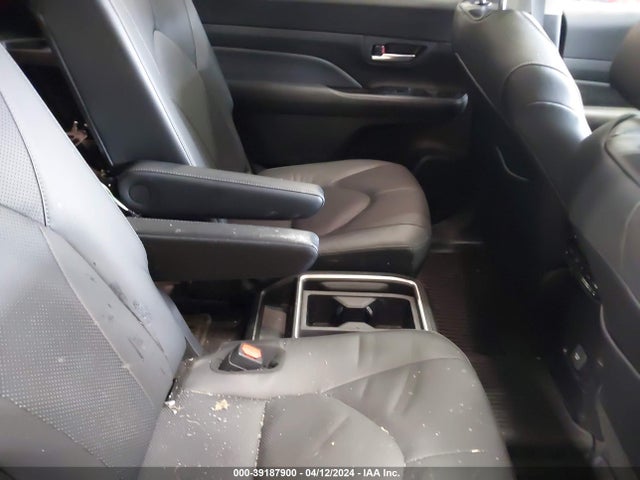 Toyota Grand Highlander Limited 2024 5TDAAAB54RS017183 Image 8