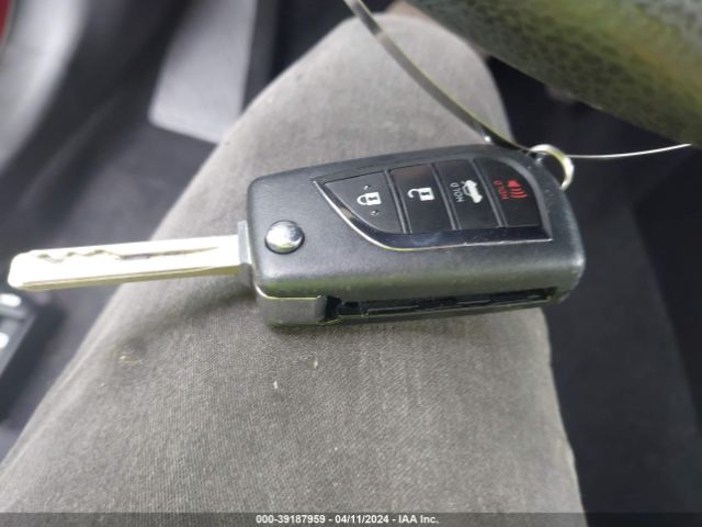 JTDEPMAE1NJ207419 Toyota COROLLA LE