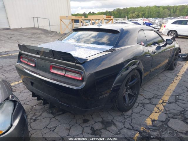 2C3CDZFJ7HH624489 Dodge Challenger 392 Hemi Scat Pack Shaker