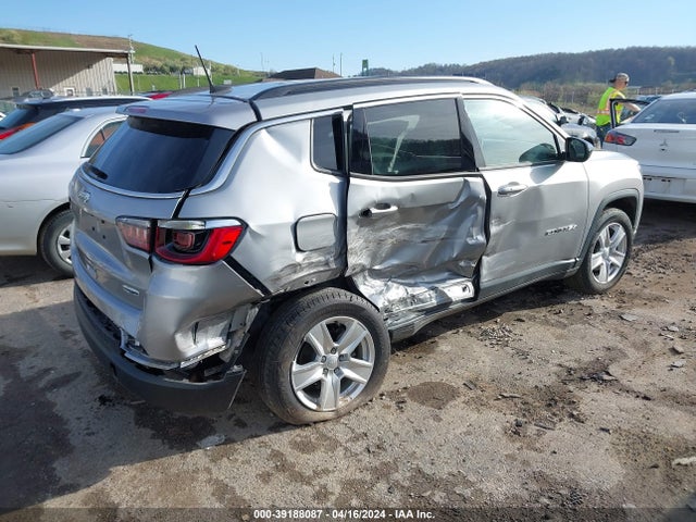 3C4NJDBB5NT125644 Jeep Compass Latitude 4x4