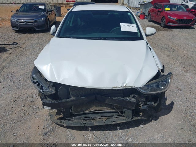 Hyundai ELANTRA SE 2018 5NPD74LF3JH350506 Image 13