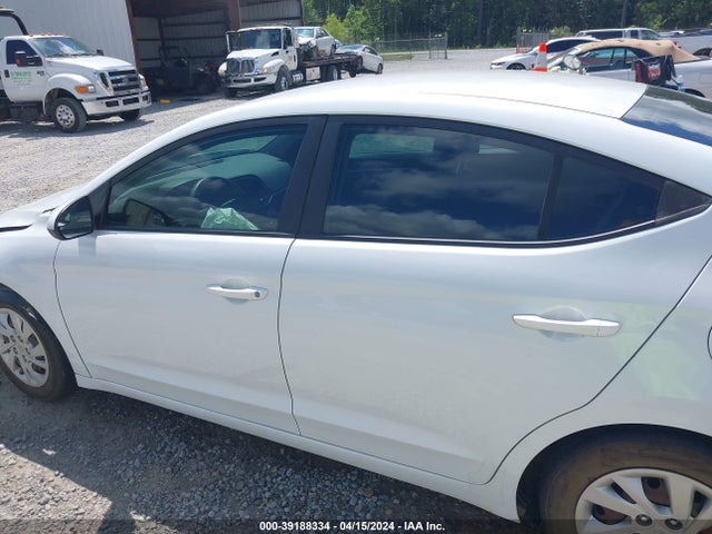 Hyundai ELANTRA SE 2018 5NPD74LF3JH350506 Image 15