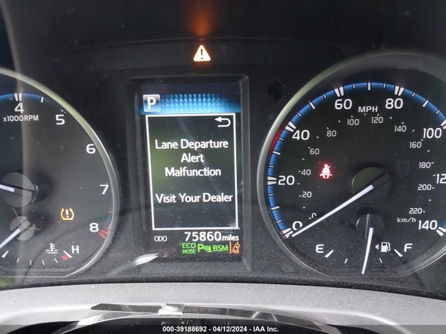 Toyota Rav4 Xle 2018 JTMWFREV8JD111925 Image 16