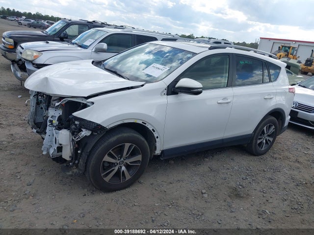 Toyota Rav4 Xle 2018 JTMWFREV8JD111925 Image 2