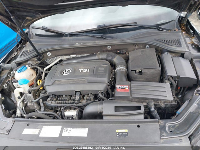 1VWAT7A3XHC046682 Volkswagen Passat 1.8t S