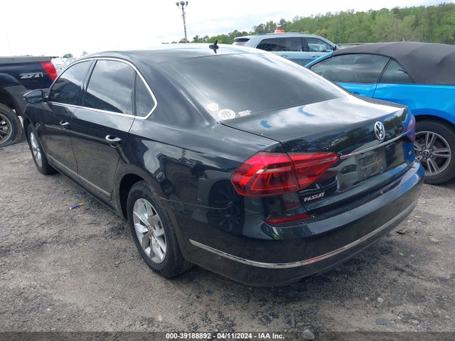 1VWAT7A3XHC046682 Volkswagen Passat 1.8t S