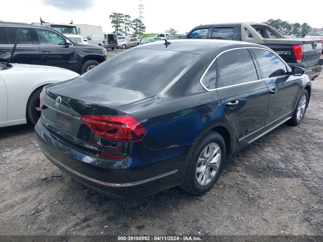 1VWAT7A3XHC046682 Volkswagen Passat 1.8t S