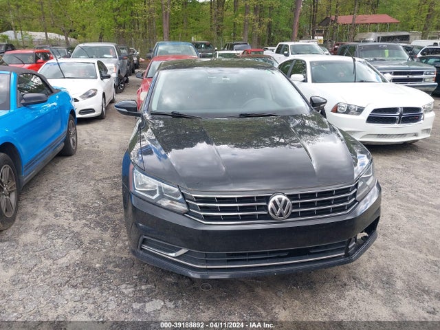 1VWAT7A3XHC046682 Volkswagen Passat 1.8t S