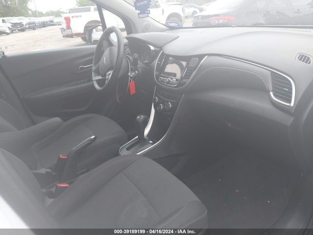 Chevrolet TRAX LS 2019 3GNCJKSBXKL330729 Image 5