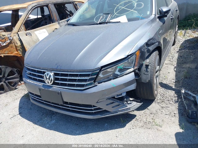 1VWDT7A38HC049464 Volkswagen Passat 1.8t R-line