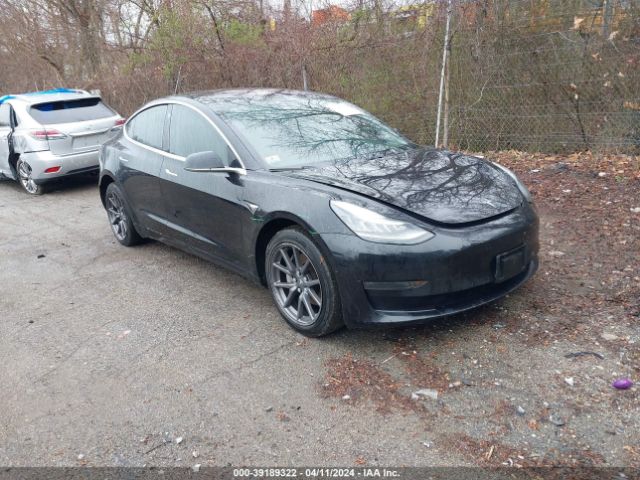 Auction sale of the 2018 Tesla Model 3 Long Range/mid Range, vin: 5YJ3E1EAXJF092596, lot number: 39189322