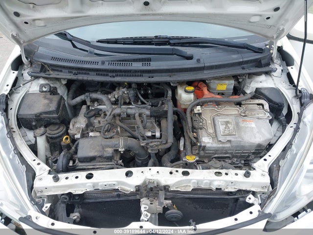 Toyota Prius C Two 2015 JTDKDTB30F1584070 Image 10