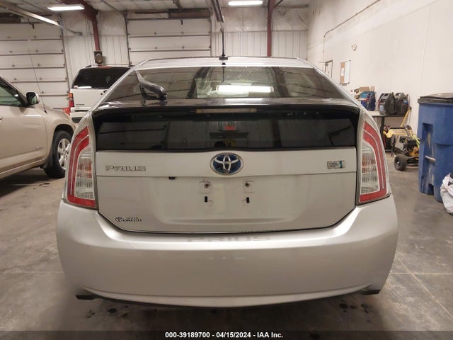Toyota Prius Three 2014 JTDKN3DUXE1737765 Image 16