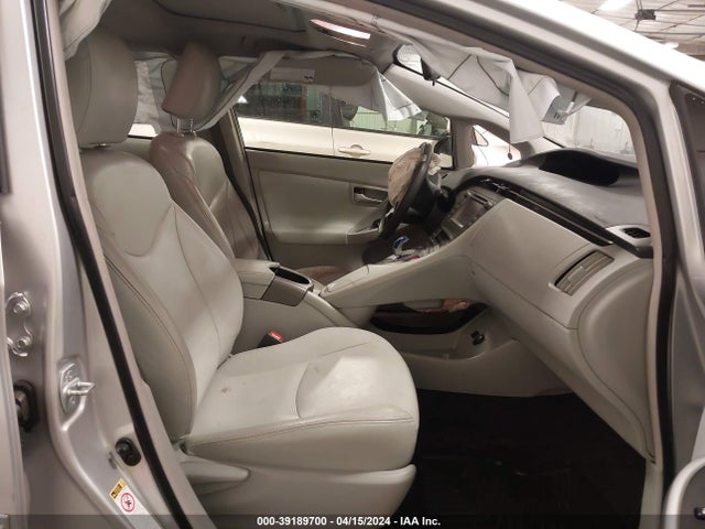 Toyota Prius Three 2014 JTDKN3DUXE1737765 Image 5