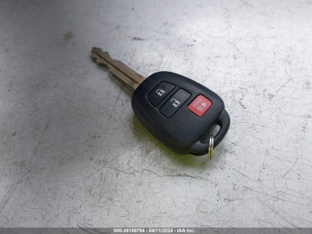 Toyota RAV4 LE 2016 JTMZFREV5GJ081533 Image 11
