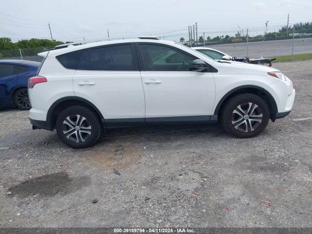 Toyota RAV4 LE 2016 JTMZFREV5GJ081533 Image 13
