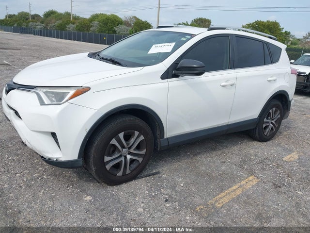 Toyota RAV4 LE 2016 JTMZFREV5GJ081533 Image 2