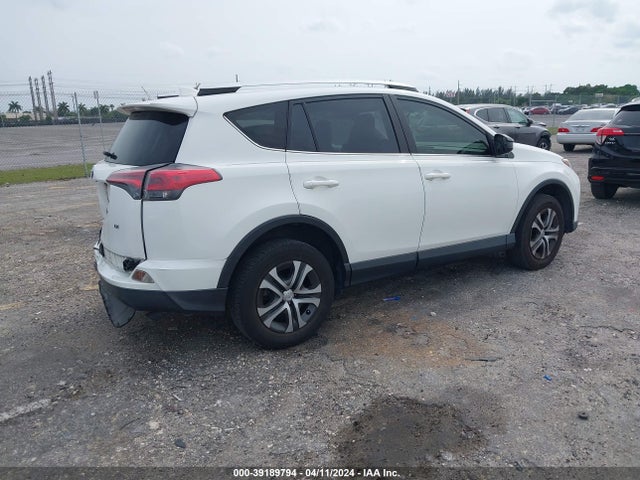 Toyota RAV4 LE 2016 JTMZFREV5GJ081533 Image 4