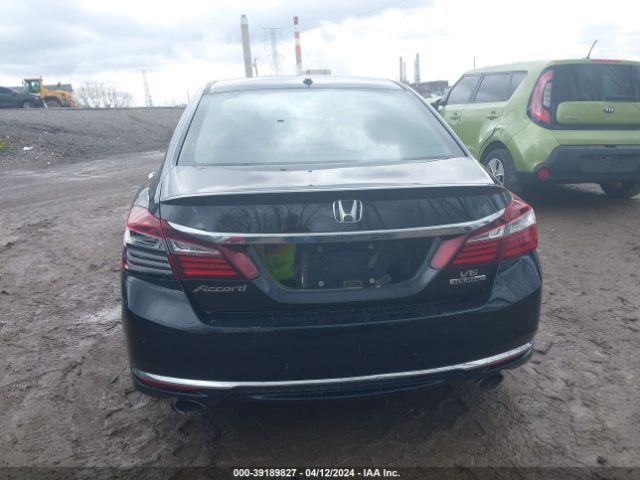 1HGCR3F9XHA040104 Honda Accord Touring V6