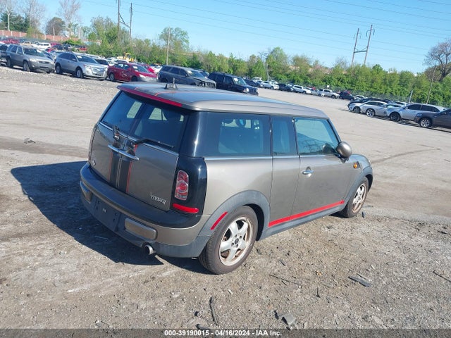 2011 MINI COOPER CLUBMAN WMWZF3C52BT188839 Photo 3
