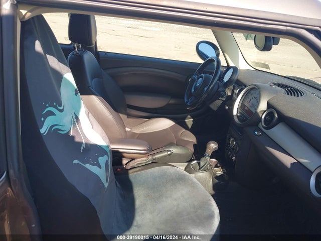 2011 MINI COOPER CLUBMAN WMWZF3C52BT188839 Photo 4