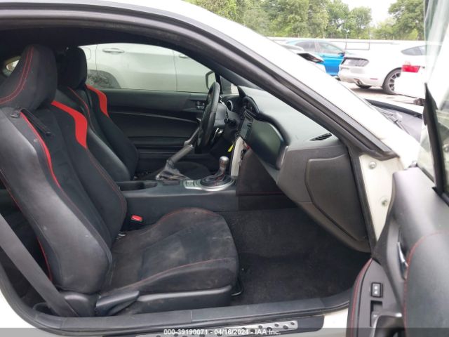 JF1ZNAA12E8700557 Scion FR-S
