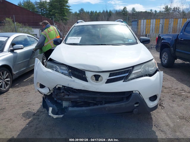 Toyota RAV4 LE 2015 JTMBFREV9FJ027488 Image 12
