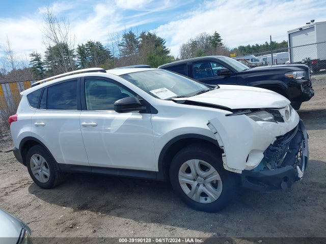 Toyota RAV4 LE 2015 JTMBFREV9FJ027488 Image 13