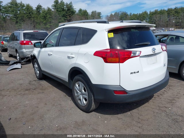 Toyota RAV4 LE 2015 JTMBFREV9FJ027488 Image 3